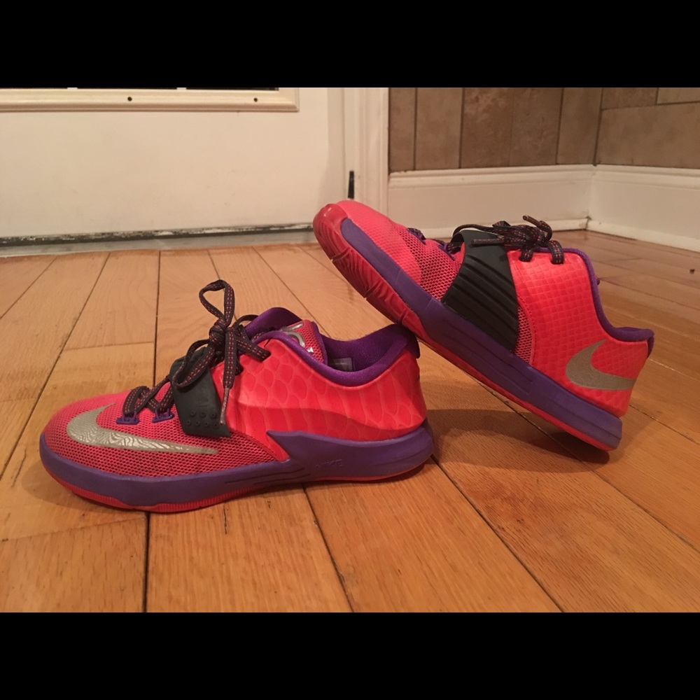 Kids Nike’s size 13 excellent condition.